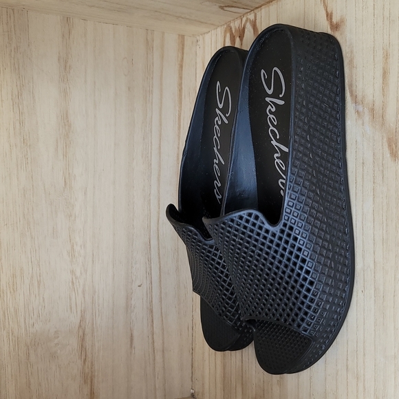 Skechers Plastic Waffle Design Open Toe Wedges - Picture 5 of 8